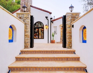 2570 Nichols Canyon Road - Photo Thumbnail 1