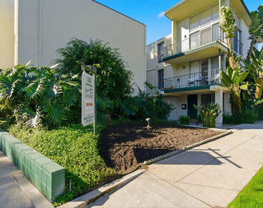 1353 S Carmelina Avenue - Photo Thumbnail 16