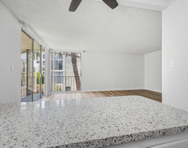 1353 S Carmelina Avenue - Photo Thumbnail 12