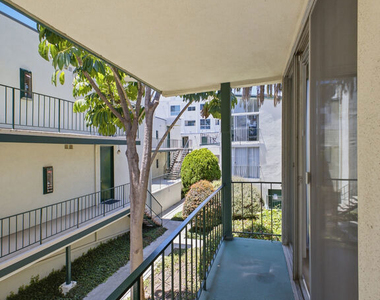 1353 S Carmelina Avenue - Photo Thumbnail 8