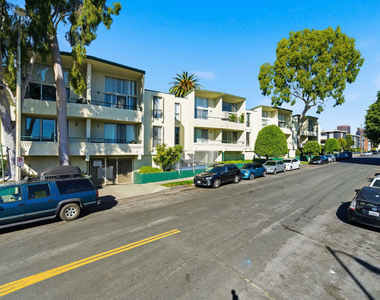 1353 S Carmelina Avenue - Photo Thumbnail 15