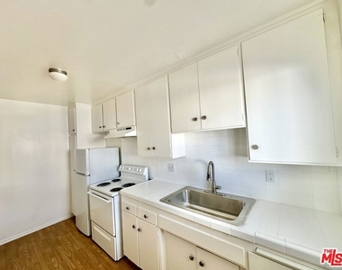 5853 Gregory Avenue - Photo Thumbnail 3