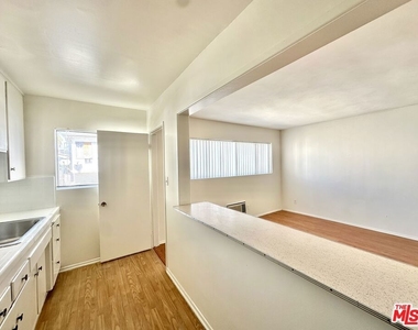 5853 Gregory Avenue - Photo Thumbnail 2