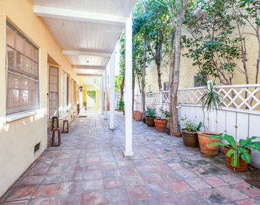 212 S Lasky Drive - Photo Thumbnail 1