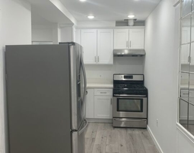212 S Lasky Drive - Photo Thumbnail 3