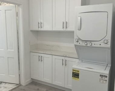 212 S Lasky Drive - Photo Thumbnail 9