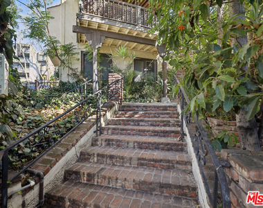 1924 N Las Palmas Avenue - Photo Thumbnail 22