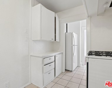 1924 N Las Palmas Avenue - Photo Thumbnail 5