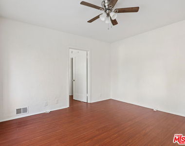 1924 N Las Palmas Avenue - Photo Thumbnail 15