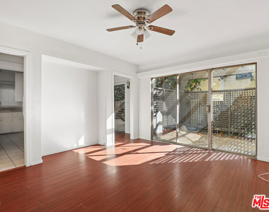 1924 N Las Palmas Avenue - Photo Thumbnail 3