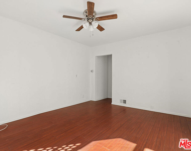 1924 N Las Palmas Avenue - Photo Thumbnail 1
