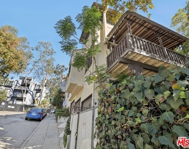 1924 N Las Palmas Avenue - Photo Thumbnail 23