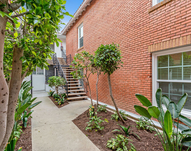 144 N Swall Drive - Photo Thumbnail 9