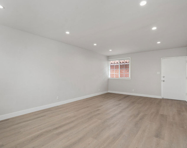 144 N Swall Drive - Photo Thumbnail 15