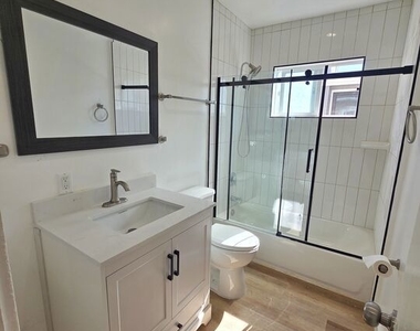 1419 Stanford St - Photo Thumbnail 5