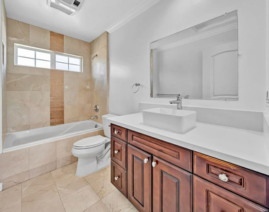3242 Hutchison Avenue - Photo Thumbnail 9
