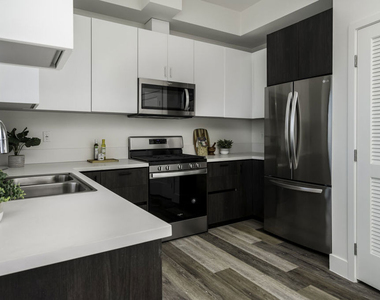 2465 Purdue Avenue - Photo Thumbnail 8