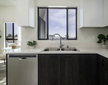 2465 Purdue Avenue - Photo Thumbnail 7