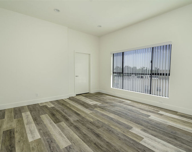 2465 Purdue Avenue - Photo Thumbnail 9