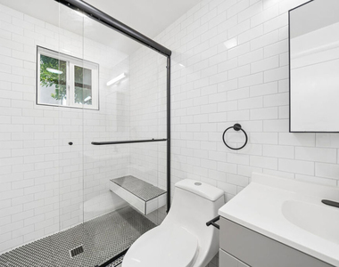 1027 N Gardner Street - Photo Thumbnail 7