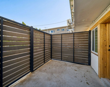 1027 N Gardner Street - Photo Thumbnail 2