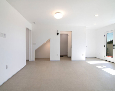 4438 W 60th Street - Photo Thumbnail 3
