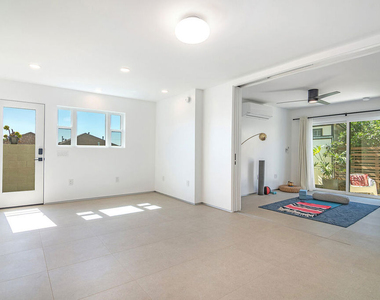 4438 W 60th Street - Photo Thumbnail 2