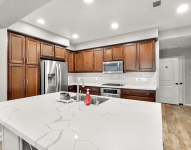 2221 Capistrano Way - Photo Thumbnail 4