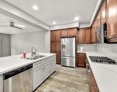 2221 Capistrano Way - Photo Thumbnail 5