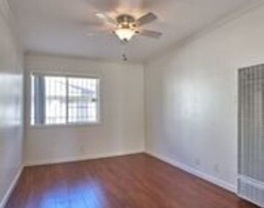 1540 N Fuller Avenue - Photo Thumbnail 11