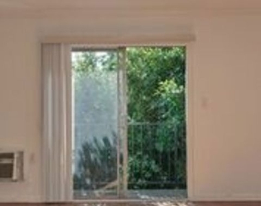 1540 N Fuller Avenue - Photo Thumbnail 6