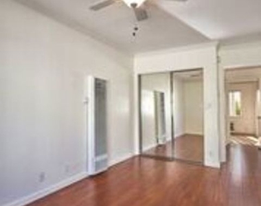 1540 N Fuller Avenue - Photo Thumbnail 12