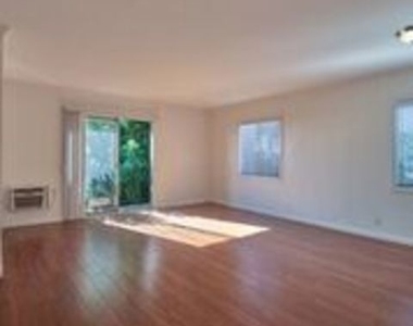 1540 N Fuller Avenue - Photo Thumbnail 2