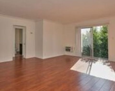 1540 N Fuller Avenue - Photo Thumbnail 5