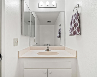 6175 Montecito Drive - Photo Thumbnail 16