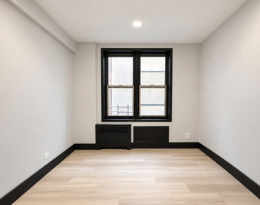 358 East 58th Street - Photo Thumbnail 2