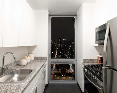  West 37th Street & 10th ave - Photo Thumbnail 4