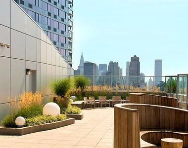  West 37th Street & 10th ave - Photo Thumbnail 3