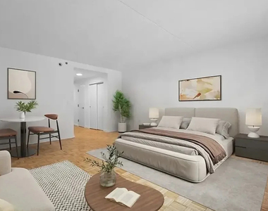 520 W 48th St - Photo Thumbnail 2