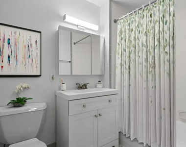 520 W 48th St - Photo Thumbnail 10