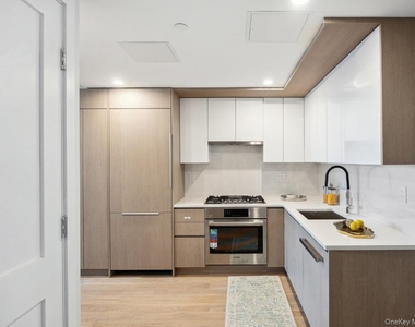 38th Avenue - Photo Thumbnail 4