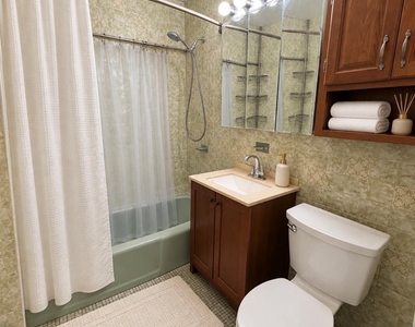7103 69th Place - Photo Thumbnail 6