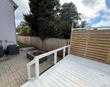 7 Suffolk Lane - Photo Thumbnail 9