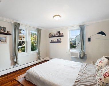 331 Stanley Avenue - Photo Thumbnail 7