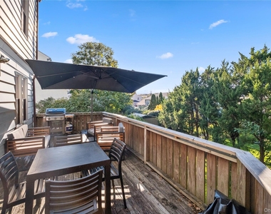 331 Stanley Avenue - Photo Thumbnail 13