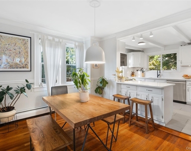 331 Stanley Avenue - Photo Thumbnail 2
