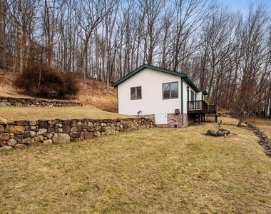 689 S Mountain Road - Photo Thumbnail 3