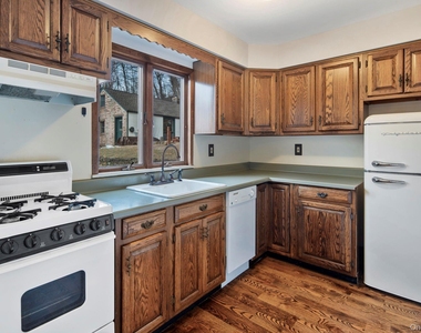 689 S Mountain Road - Photo Thumbnail 10