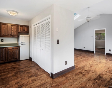 689 S Mountain Road - Photo Thumbnail 8