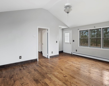 689 S Mountain Road - Photo Thumbnail 4